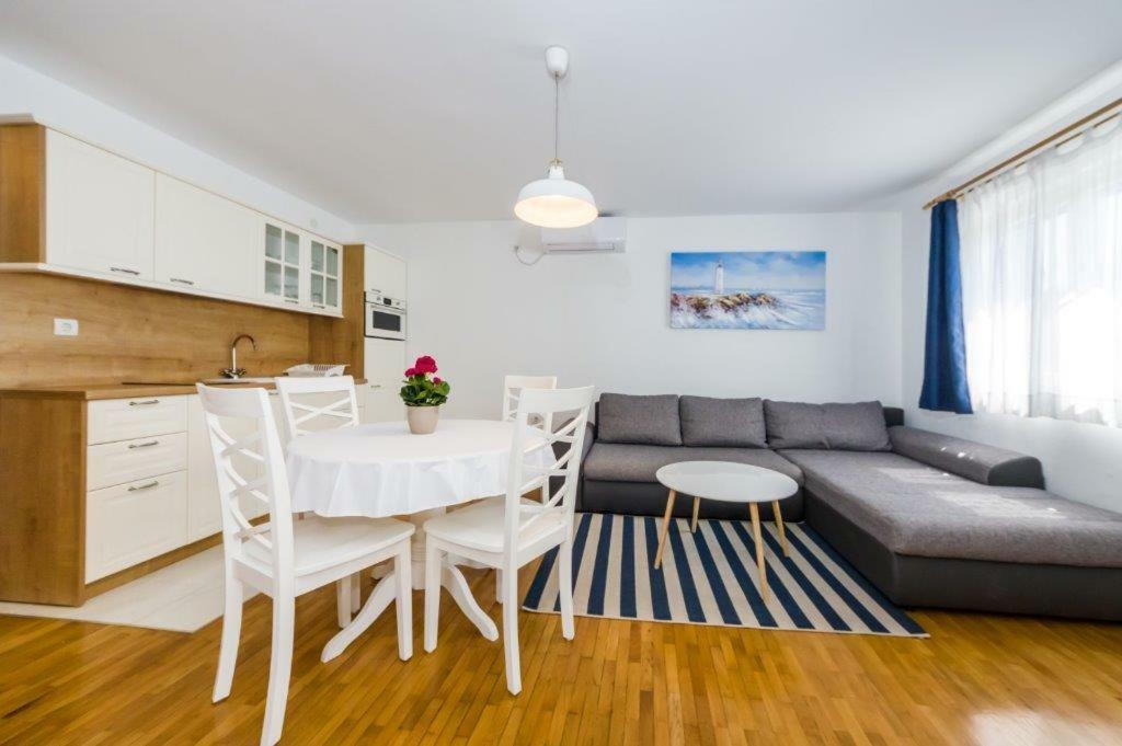 Apartmani Paradise Petrcane Exterior photo