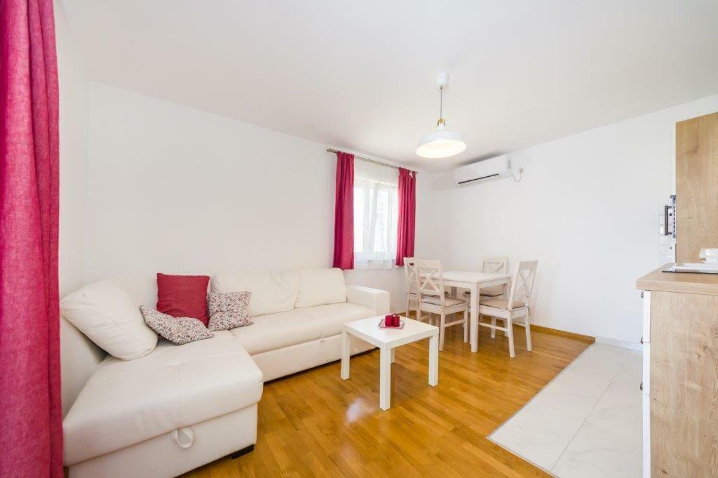 Apartmani Paradise Petrcane Exterior photo