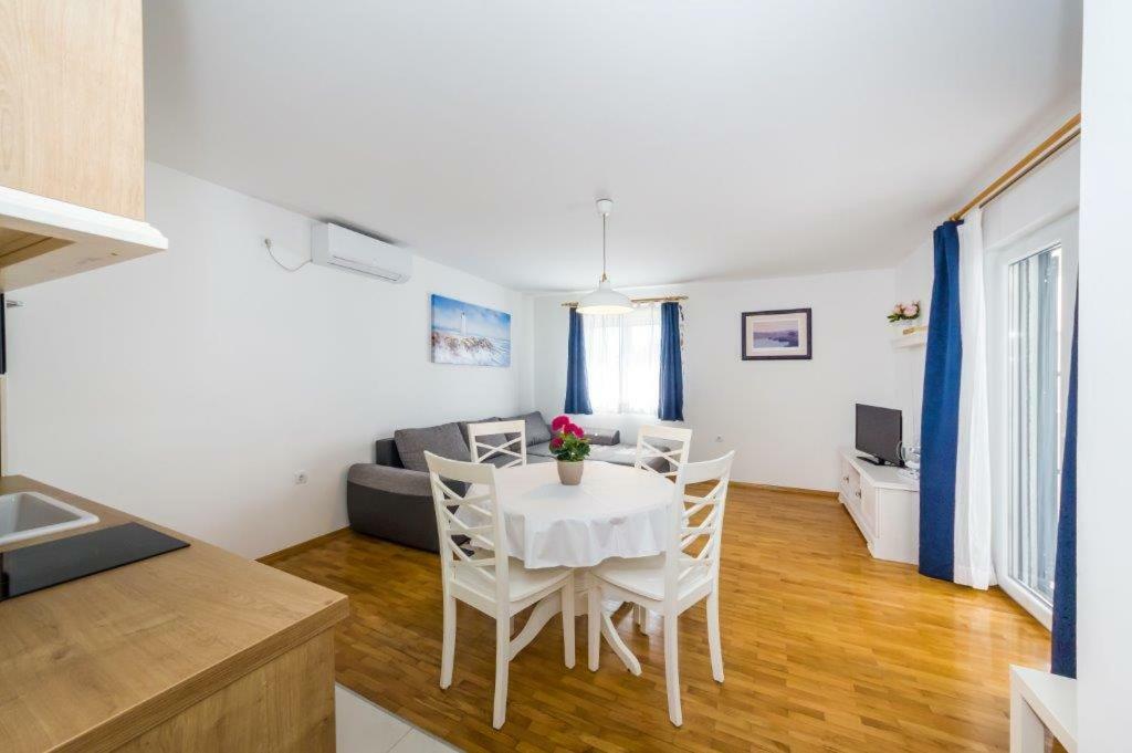 Apartmani Paradise Petrcane Exterior photo