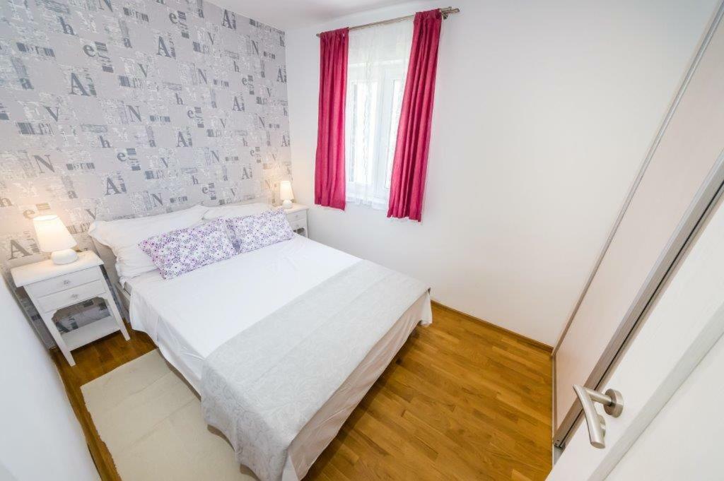 Apartmani Paradise Petrcane Exterior photo