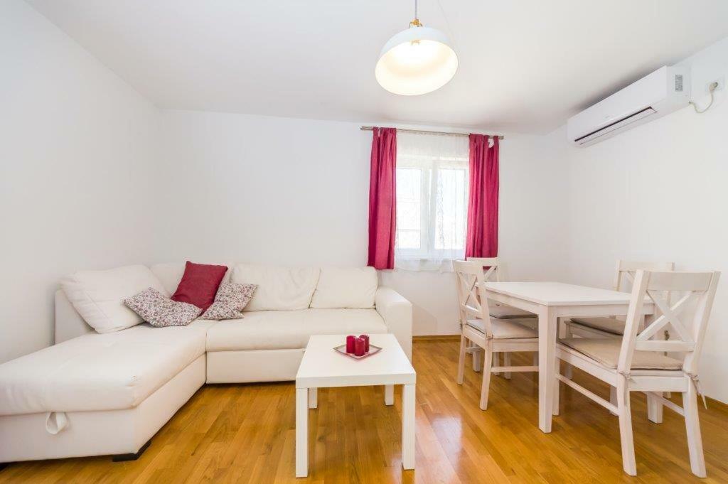 Apartmani Paradise Petrcane Exterior photo
