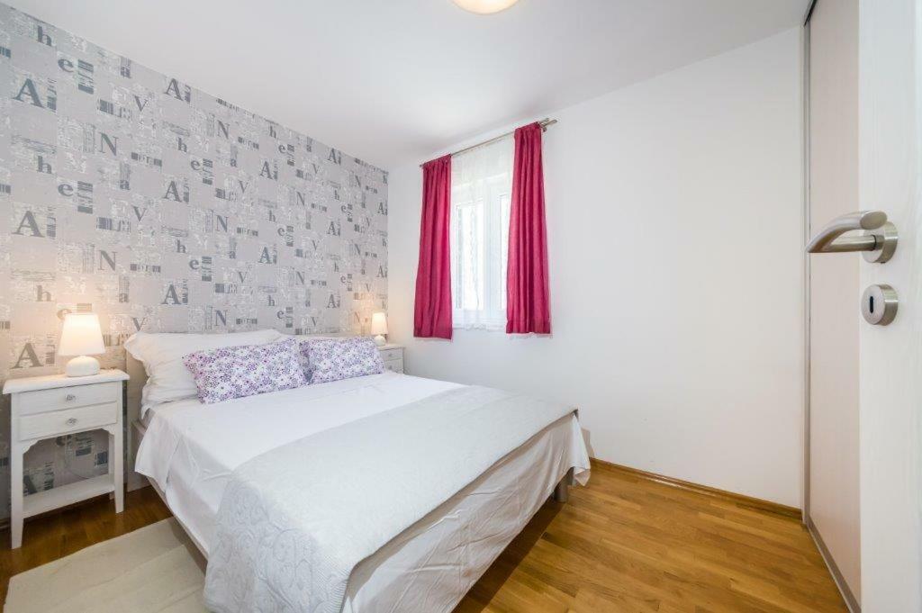 Apartmani Paradise Petrcane Exterior photo