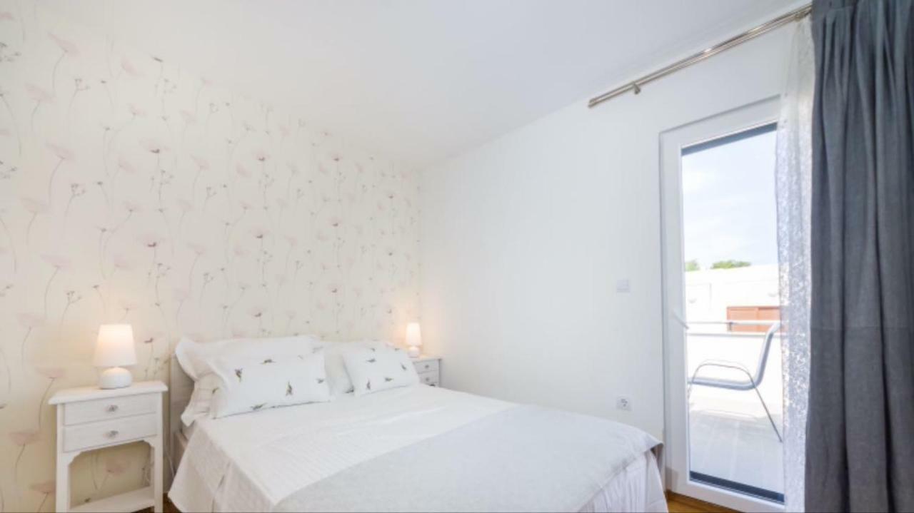 Apartmani Paradise Petrcane Exterior photo