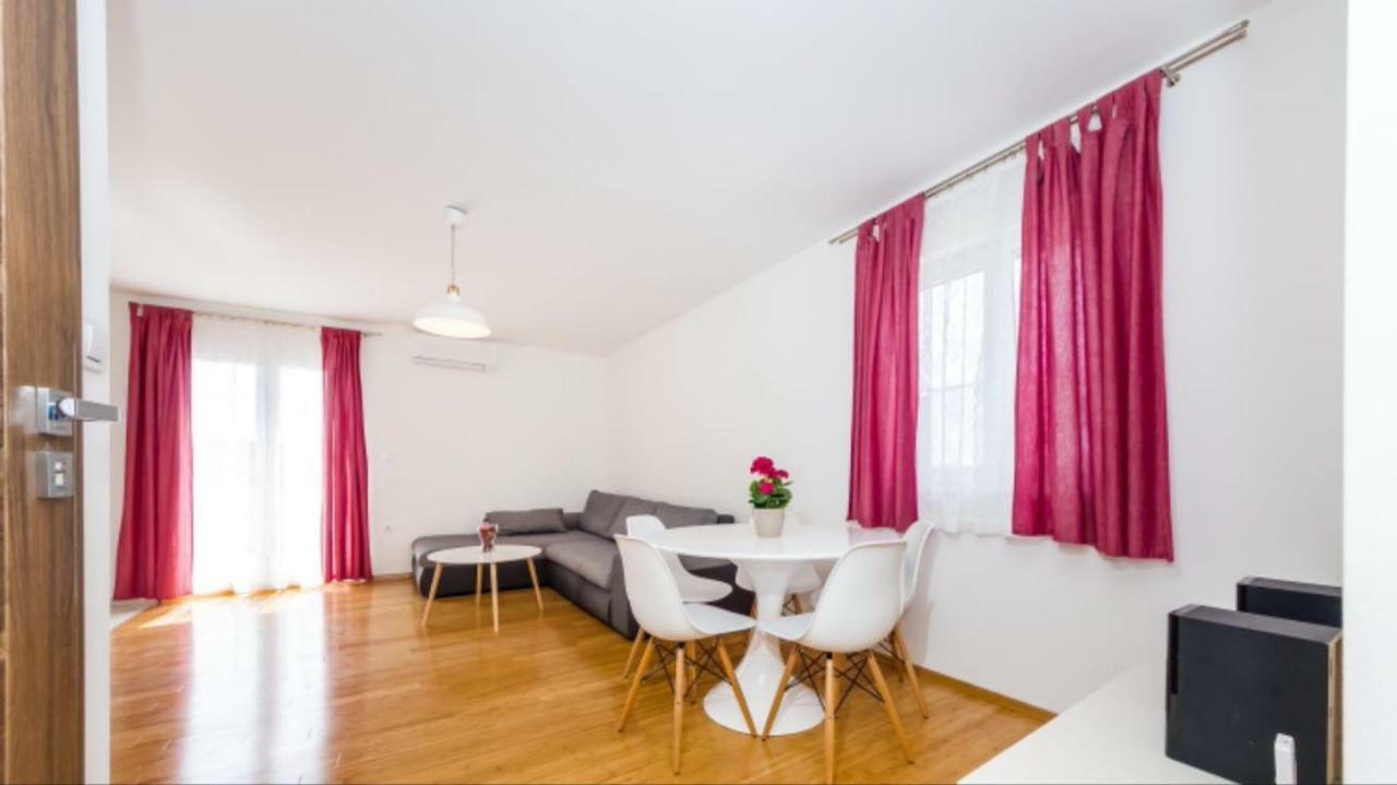 Apartmani Paradise Petrcane Exterior photo